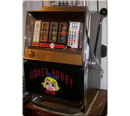 최초의 전자 기계식 슬롯 머신 머니 허니